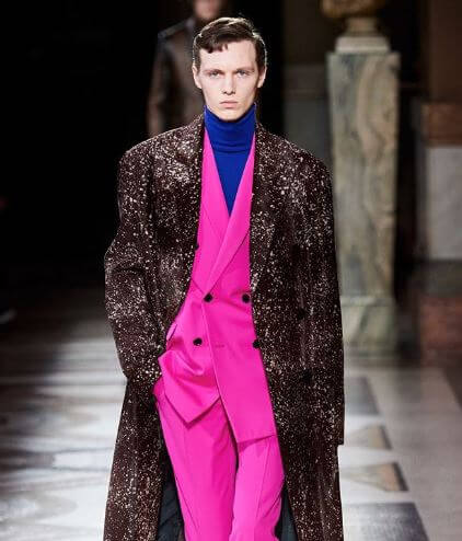 Daan Duez walking in a ramp.